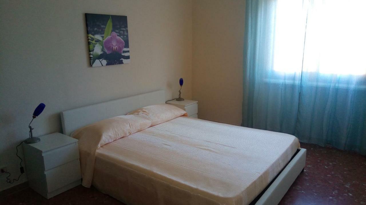 Lovelybed Aprilia Bagian luar foto