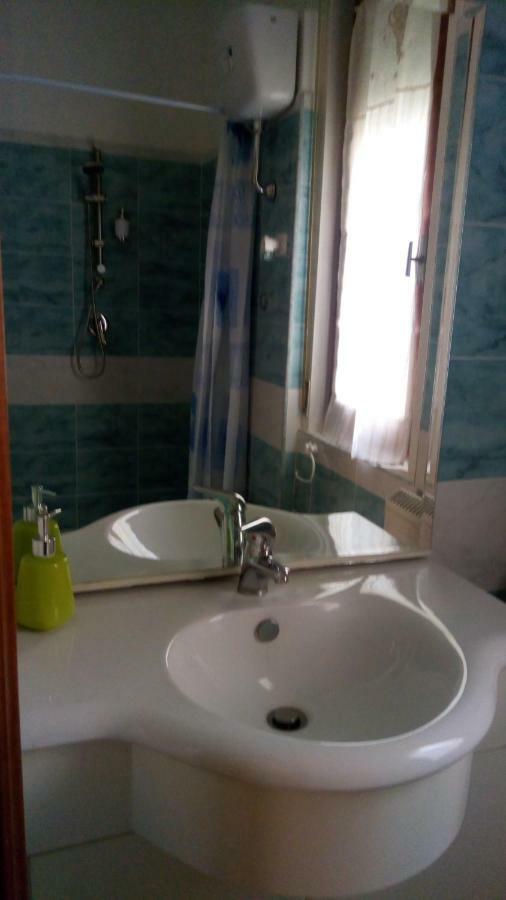 Lovelybed Aprilia Bagian luar foto